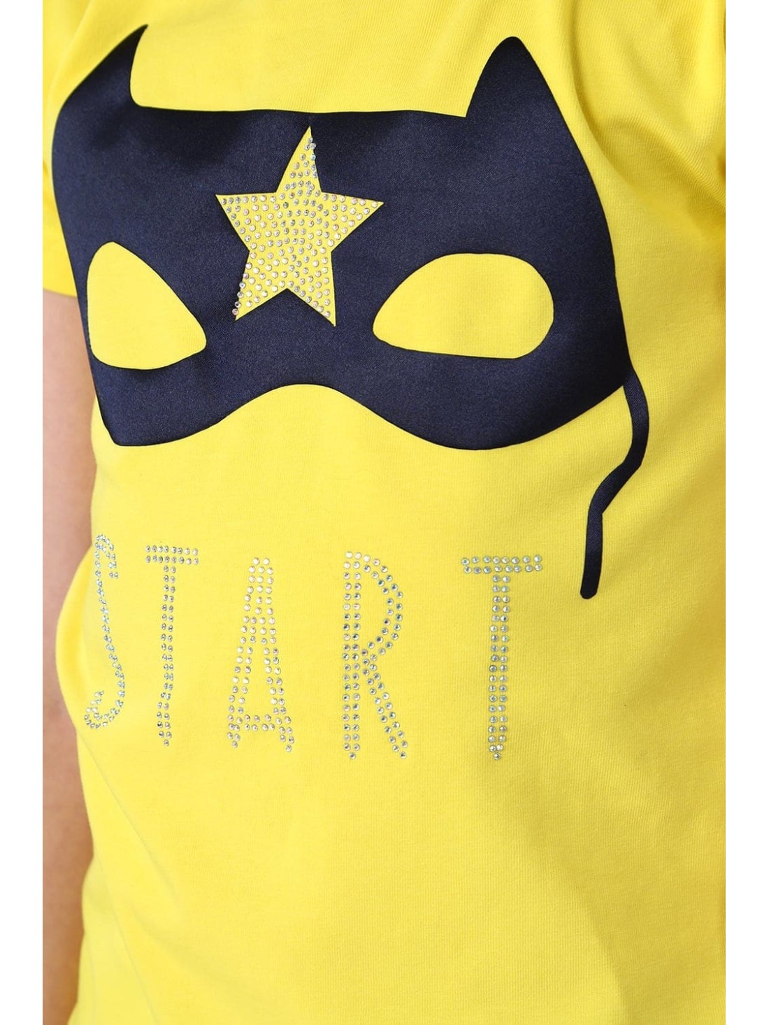 T-shirt with yellow mask appliqué NDZ5322 - Online store - Boutique